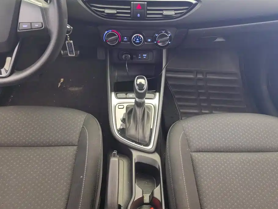 Hyundai Elantra 2019 — фото 16