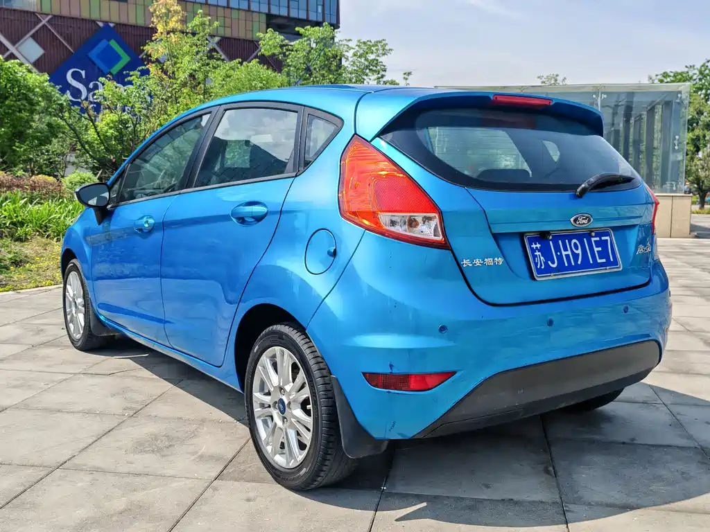 Ford Fiesta 2014 — фото 4