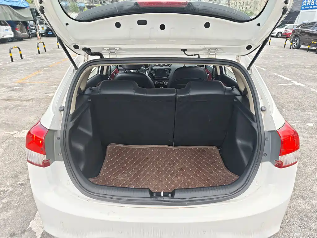 Kia K2 2015 — фото 13