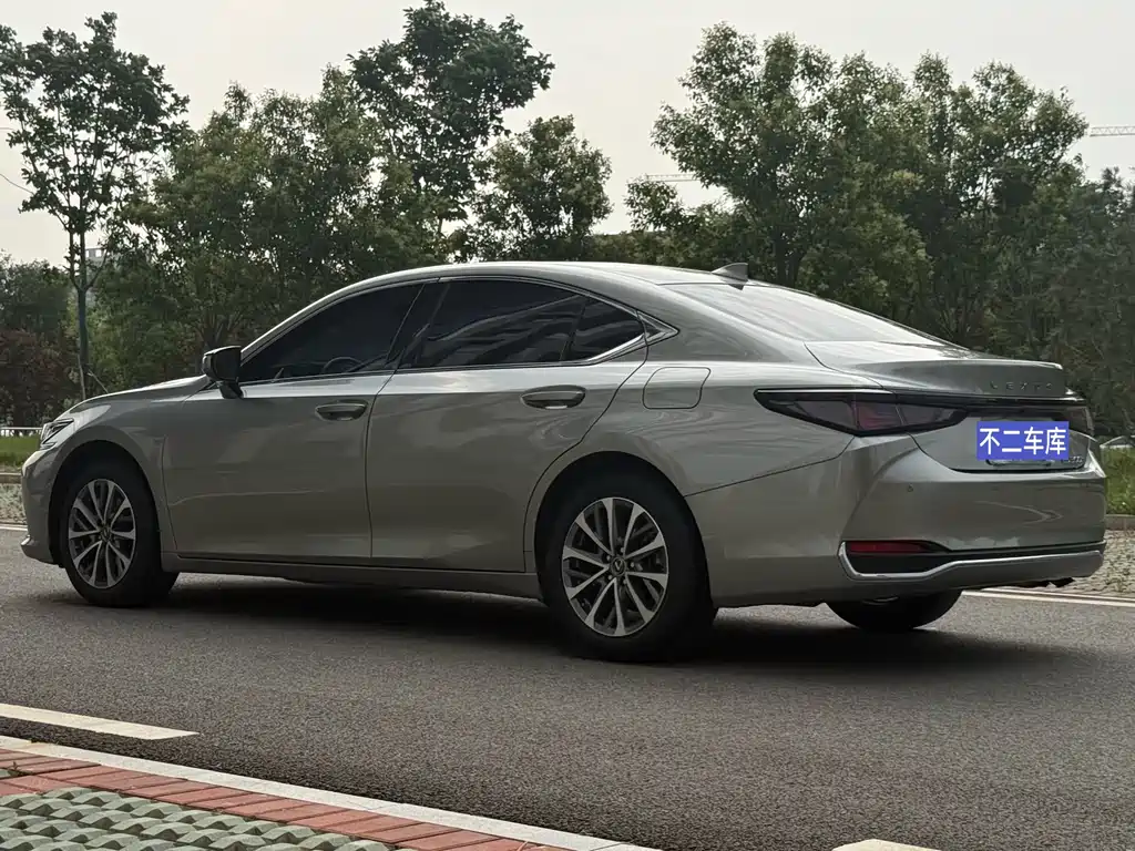 Lexus ES 2025 — фото 24