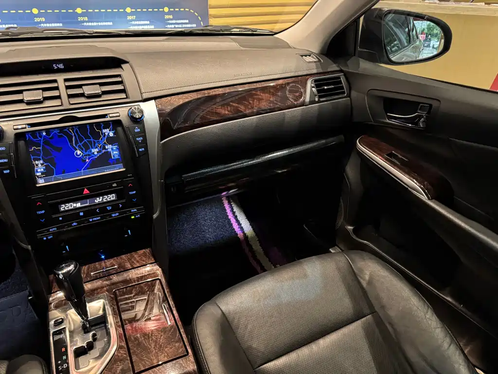 Toyota Camry 2016 — фото 15