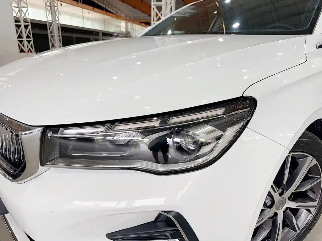 Geely Emgrand 2022