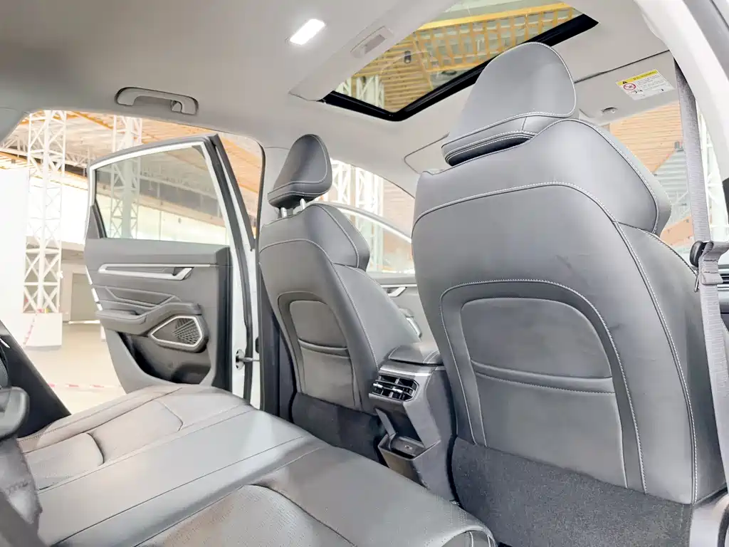 Geely Emgrand 2022 — фото 10