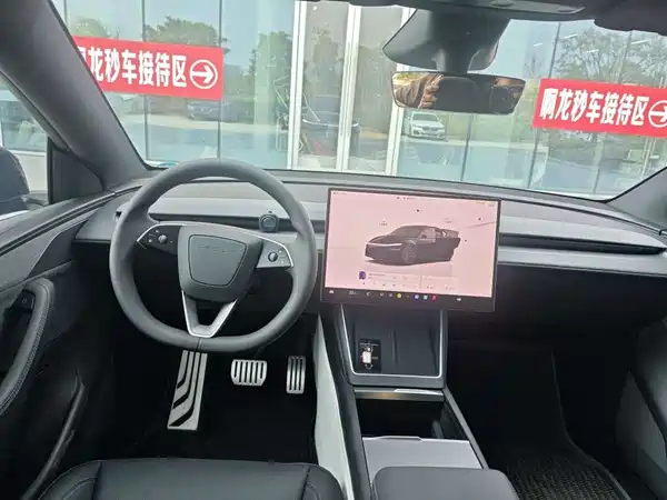 Tesla Model Y 2026