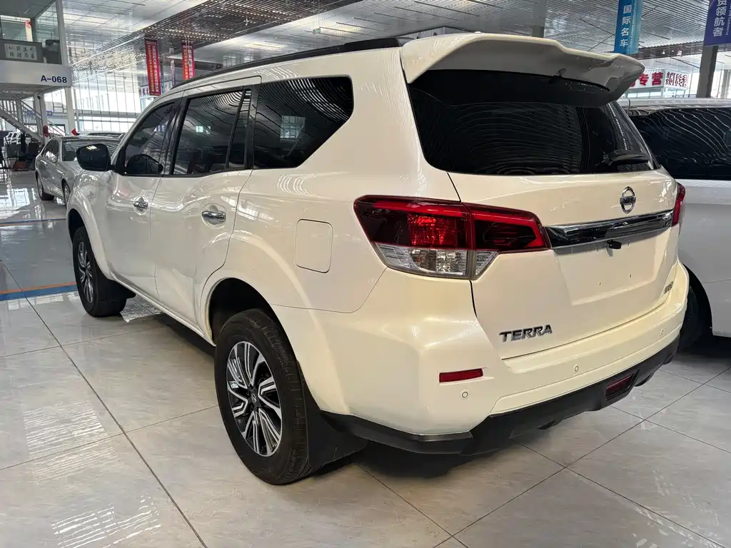 Nissan Terra 2019 — фото 10