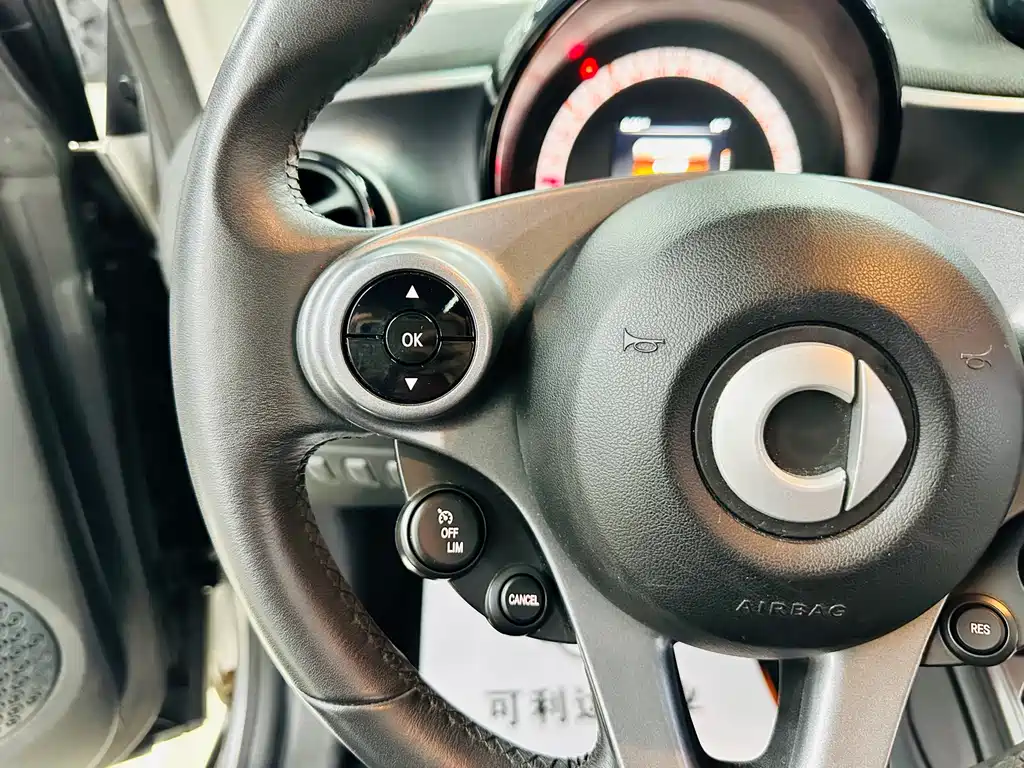 smart Fortwo 2018 — фото 36
