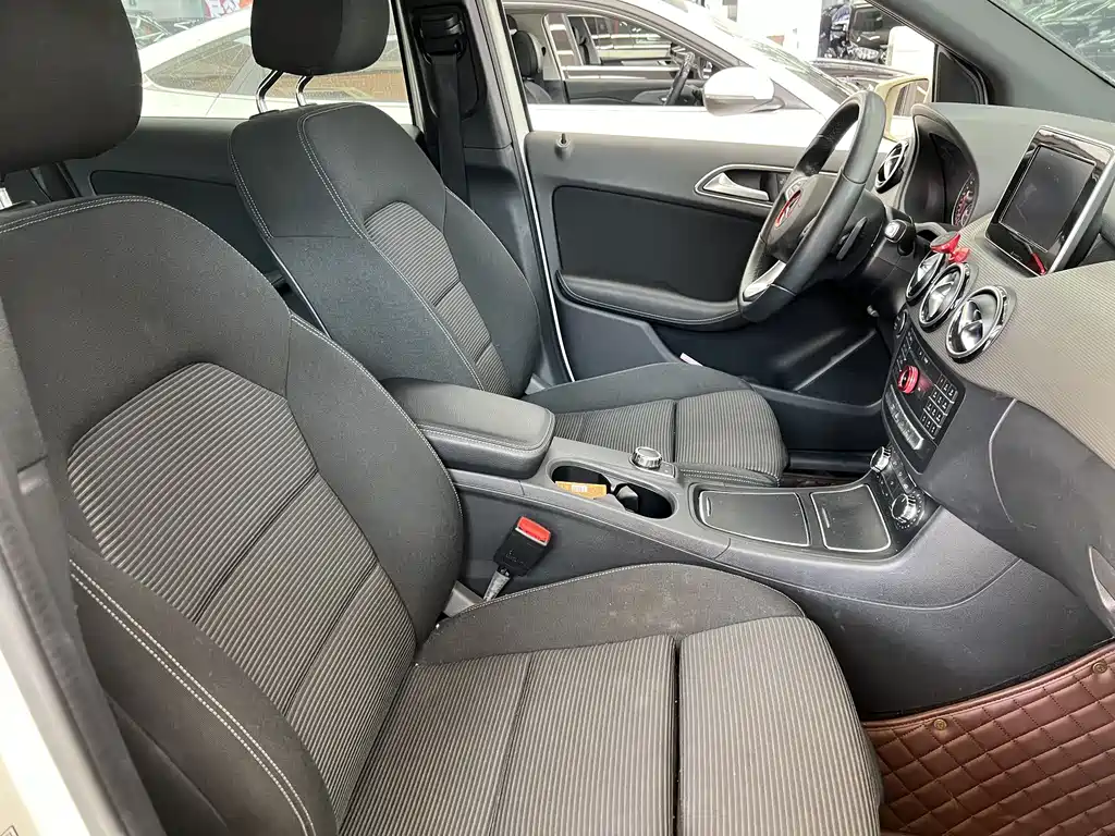 Mercedes-Benz B-Class 2017 — фото 12
