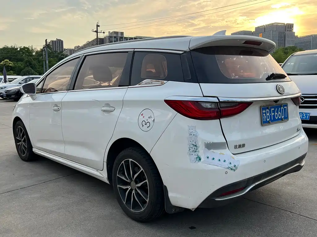 BYD MAX 2018 — фото 13