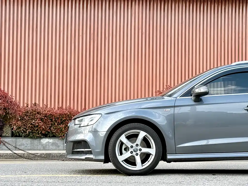 Audi A3 2019 — фото 3