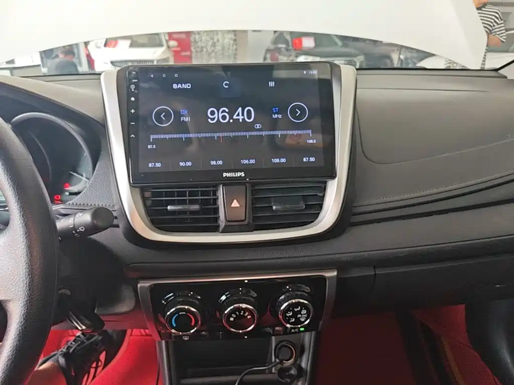 Toyota Yaris L 2020 — фото 13