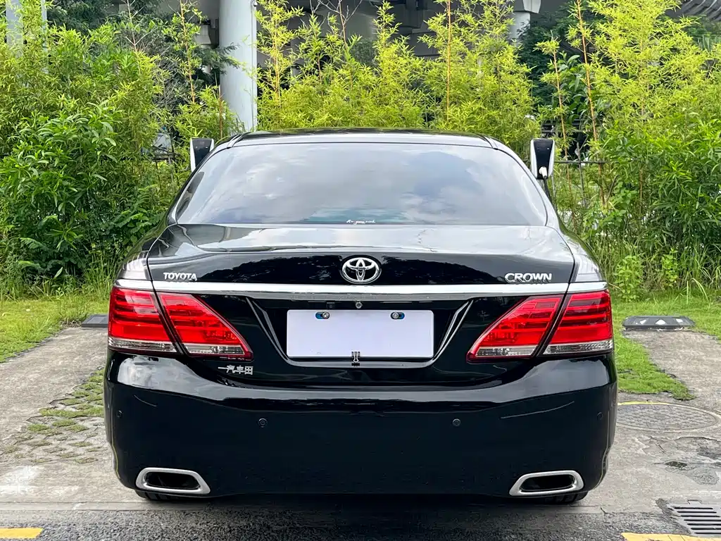 Toyota Crown 2015 — фото 14