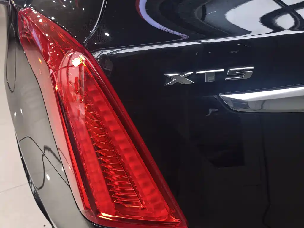 Cadillac XT5 2018 — фото 10