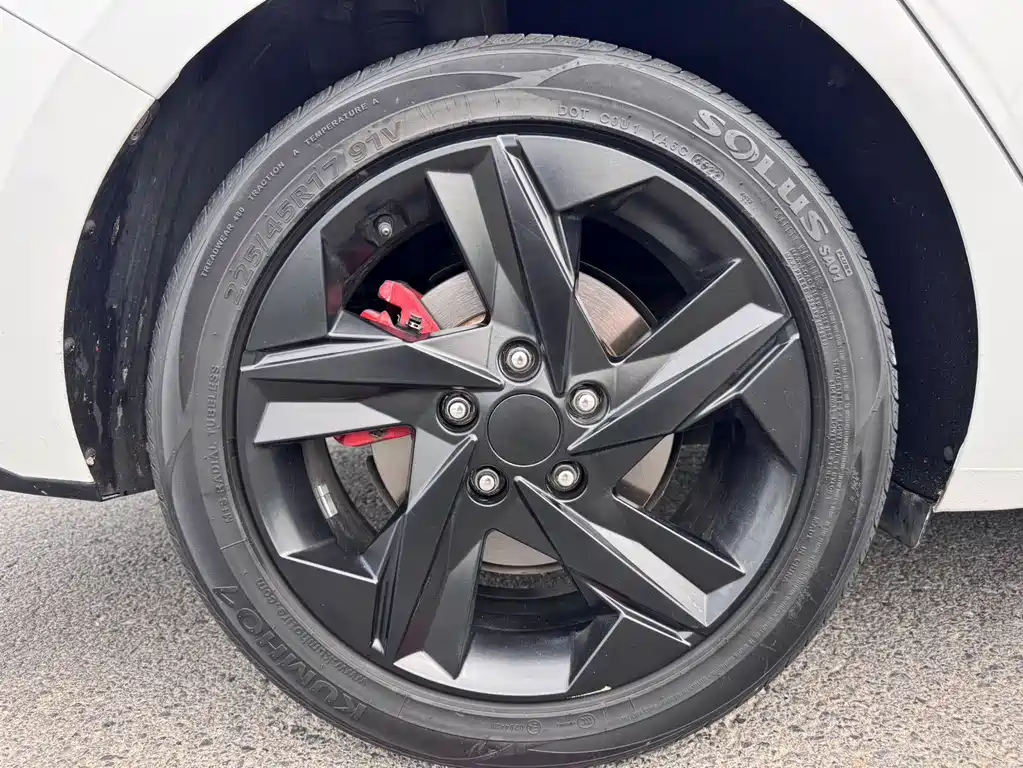 Hyundai Elantra 2023 — фото 21