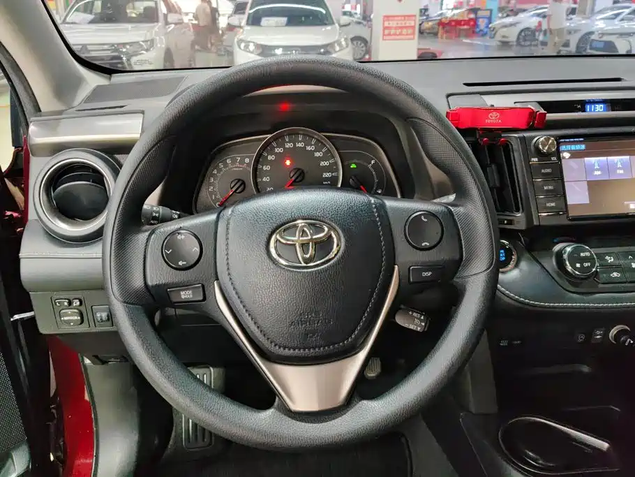 Toyota RAV4 2019 — фото 15