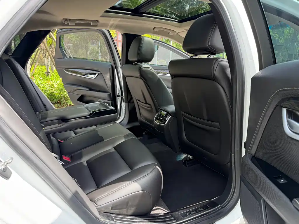 Cadillac XTS 2018 — фото 10