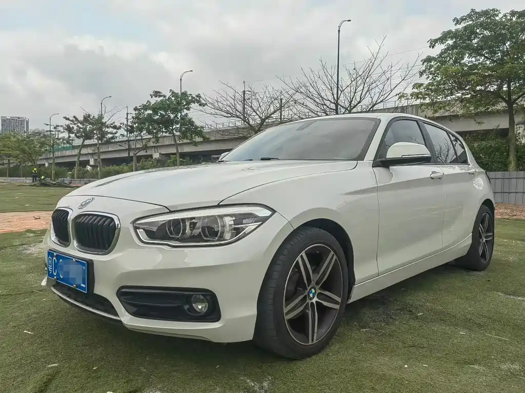 BMW 1 Series 2019 — фото 1