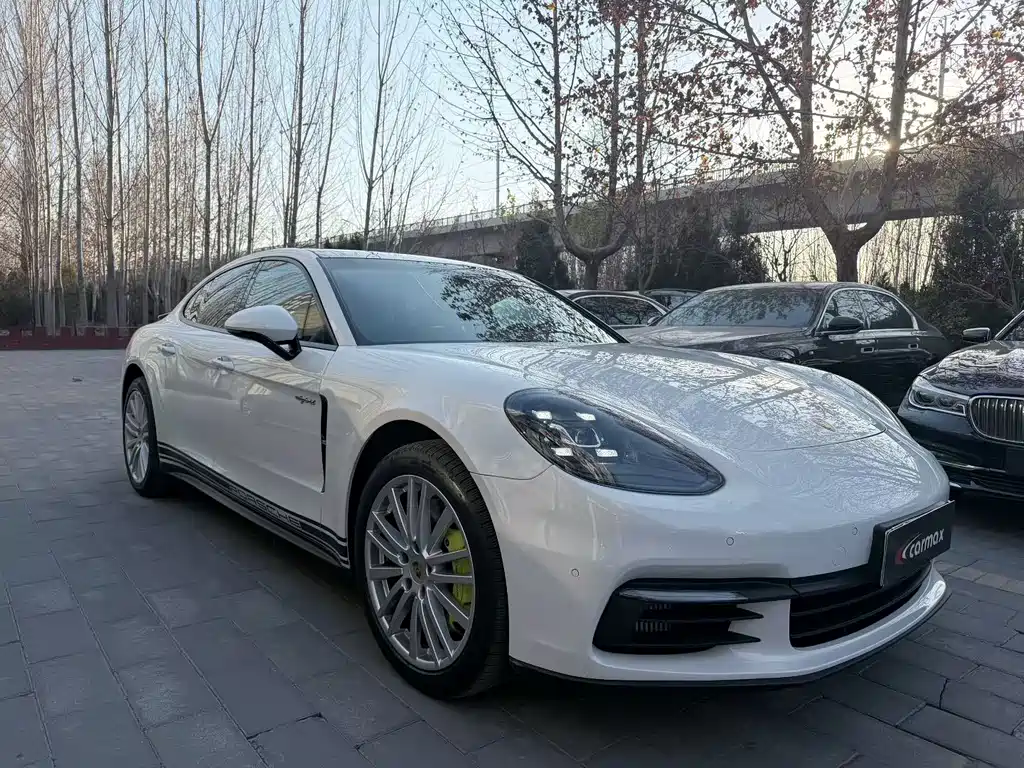 Porsche Panamera Hybrid 2019 — фото 2
