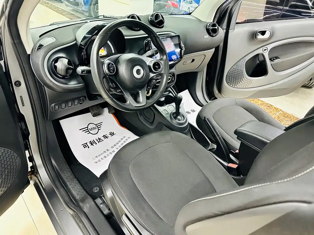 smart Fortwo 2018 — фото 14