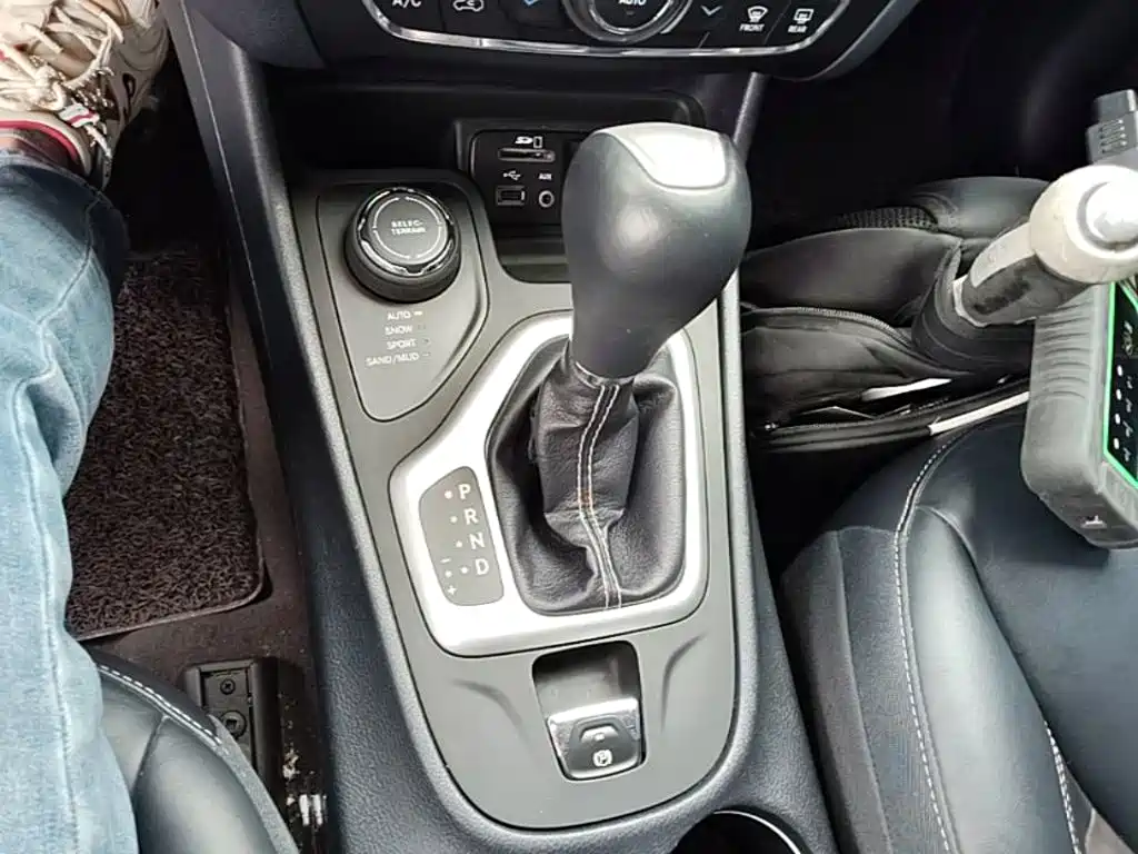 Jeep Cherokee 2016 — фото 14