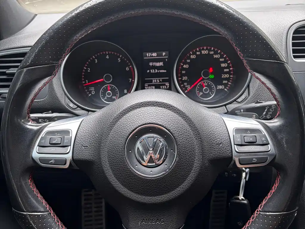 Volkswagen Golf GTI 2011 — фото 19
