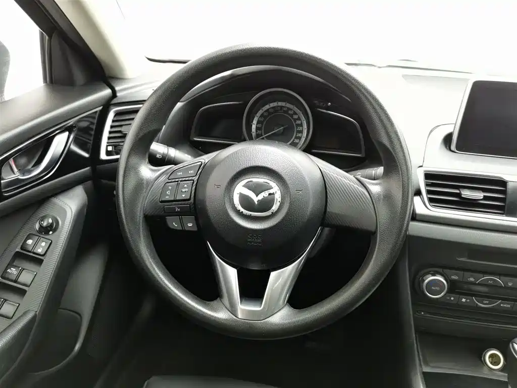 Mazda 3 Axela 2016 — фото 11