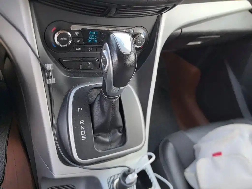 Ford Kuga 2015 — фото 15