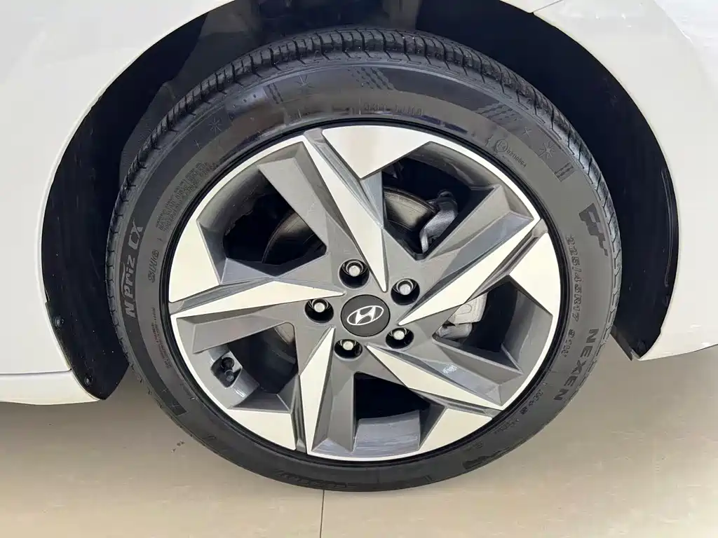 Hyundai Elantra 2022 — фото 22