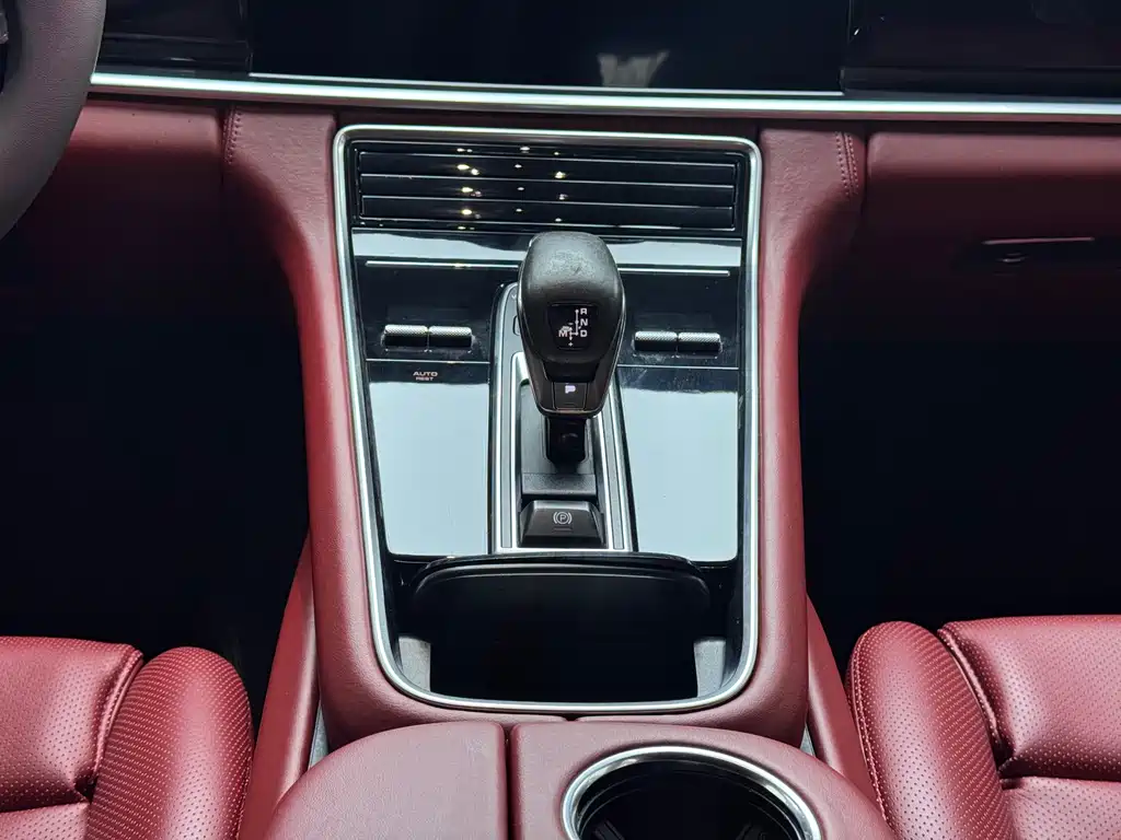 Porsche Panamera 2018 — фото 16