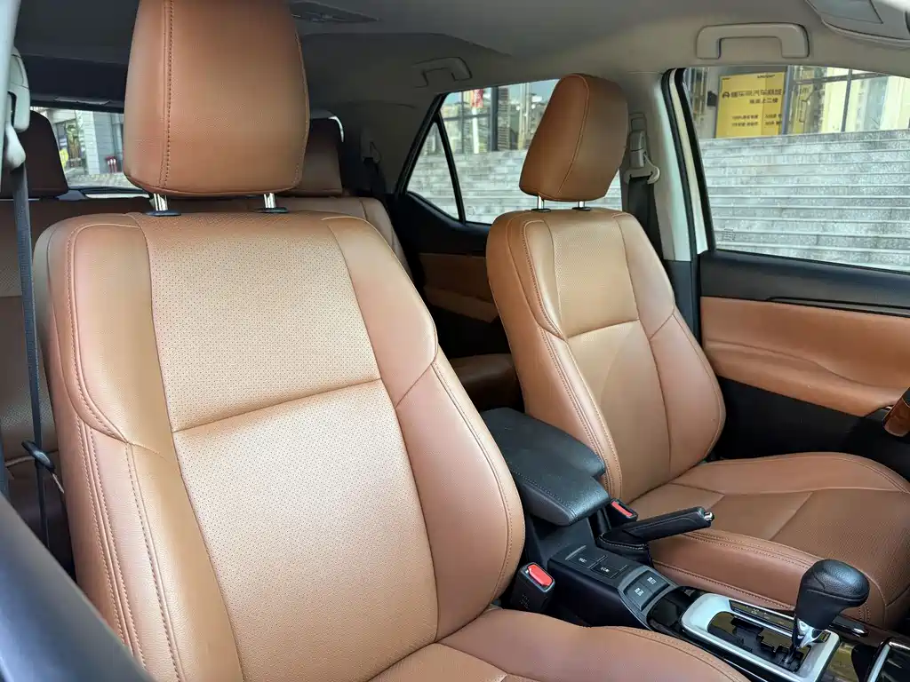 Toyota Fortuner 2020 — фото 11