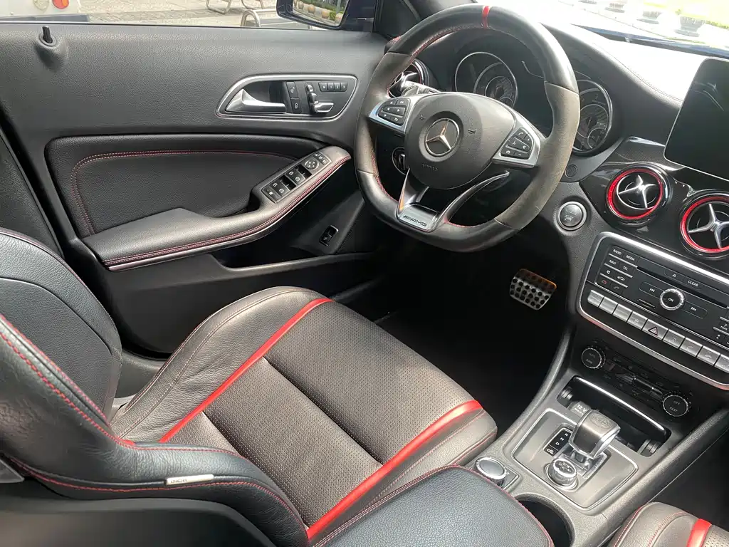 Mercedes-Benz GLA AMG 2020 — фото 11