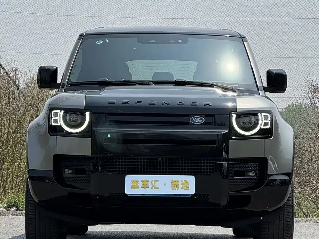 Land Rover Defender 2024