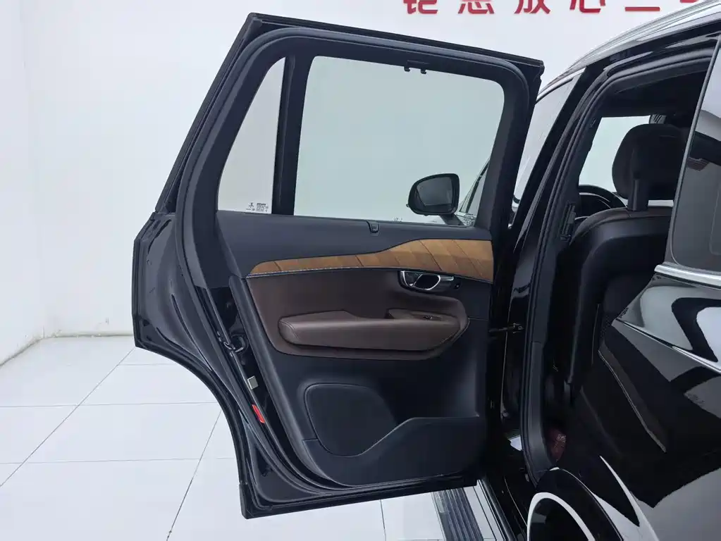 Volvo XC90 2021 — фото 23