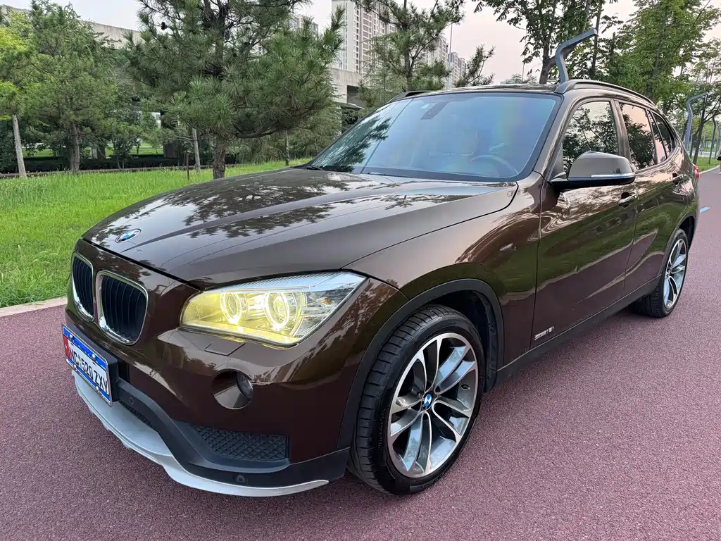 BMW X1 2015 — фото 1