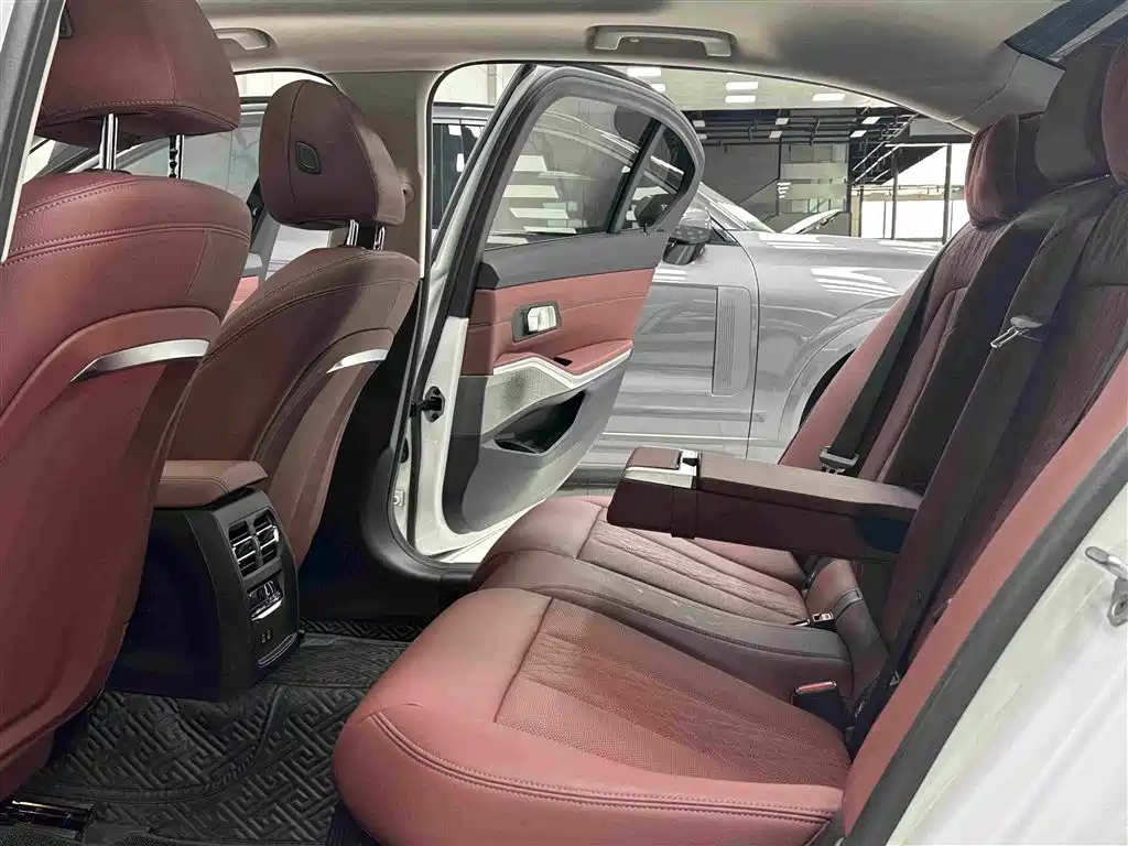 BMW i3 2024 — фото 15