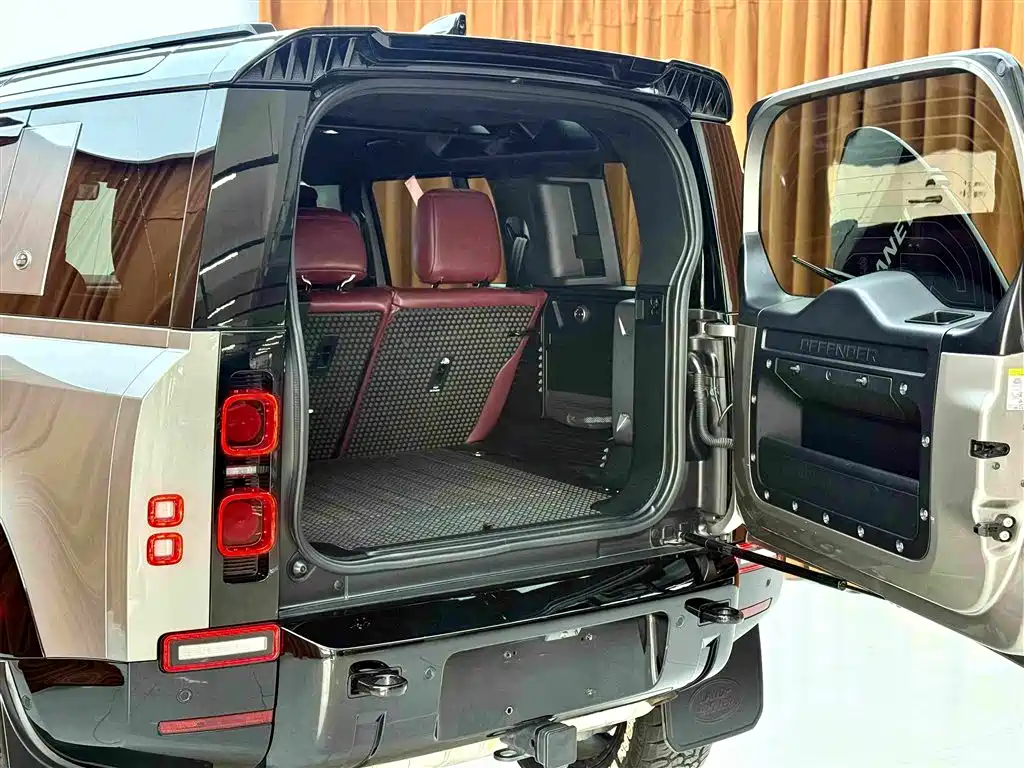 Land Rover Defender 2022 — фото 19