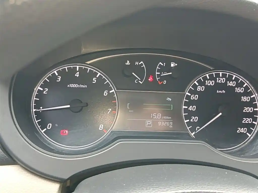 Nissan Tiida 2016 — фото 12