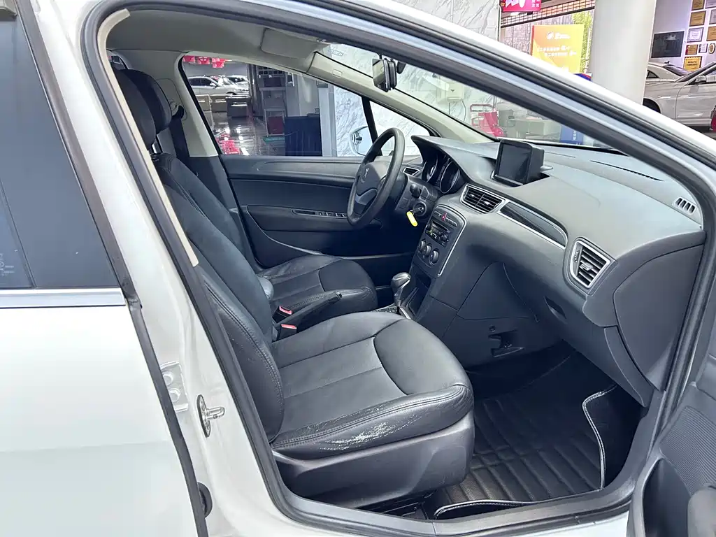 Peugeot 308 2014 — фото 10