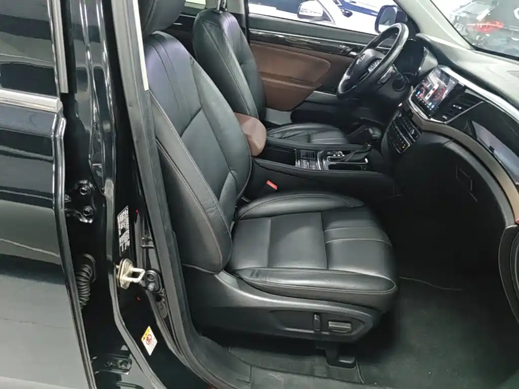 GAC Trumpchi GS8 2017 — фото 25