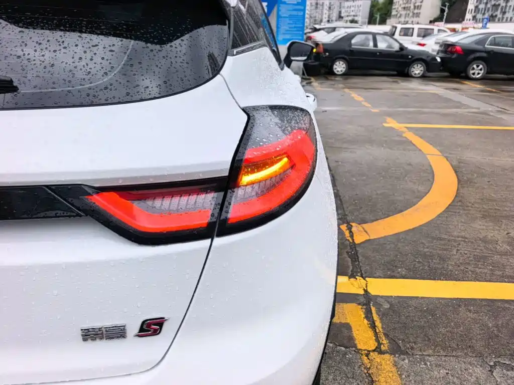 Geely Emgrand S 2022 — фото 8