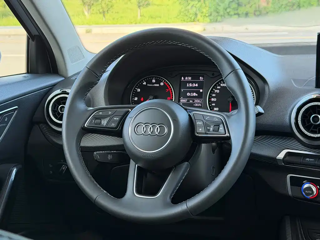 Audi Q2L 2022 — фото 16