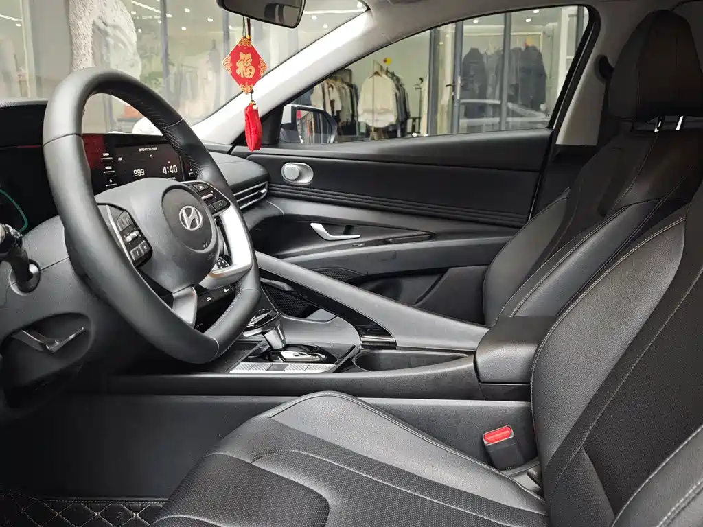 Hyundai Elantra 2025