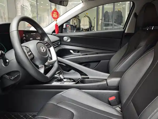 Hyundai Elantra 2025
