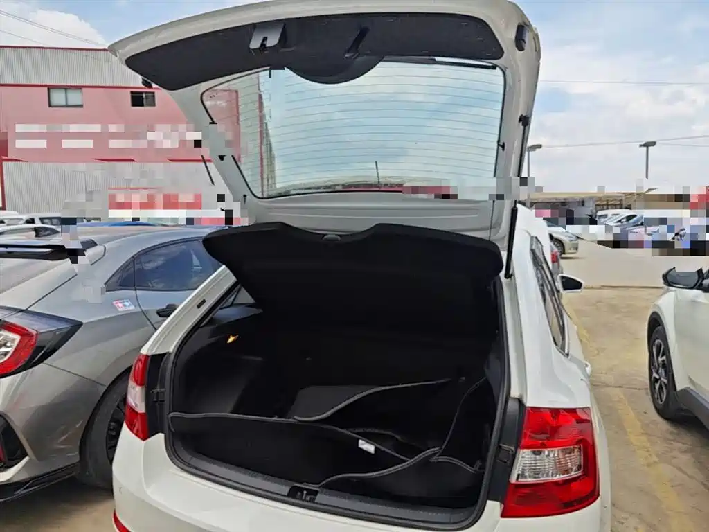Skoda Rapid Spaceback 2016 — фото 19