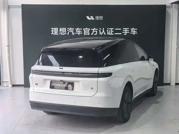 Li Auto i8 2025