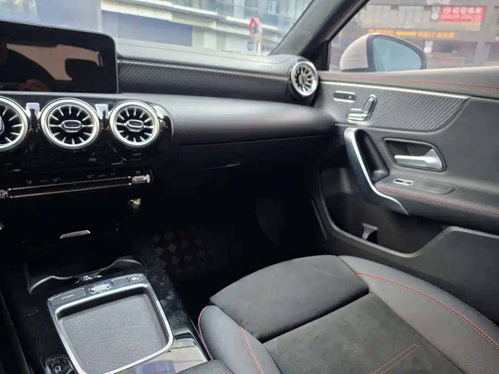 Mercedes-Benz A-Class 2024 — фото 15