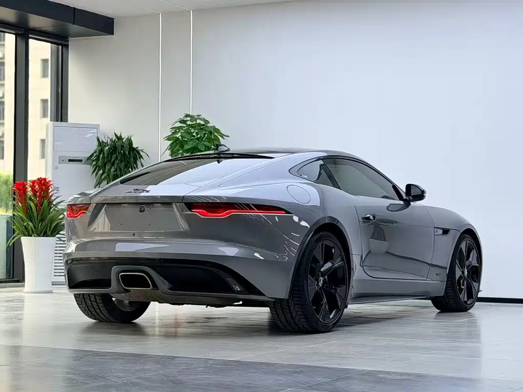 Jaguar F-TYPE 2024 — фото 3