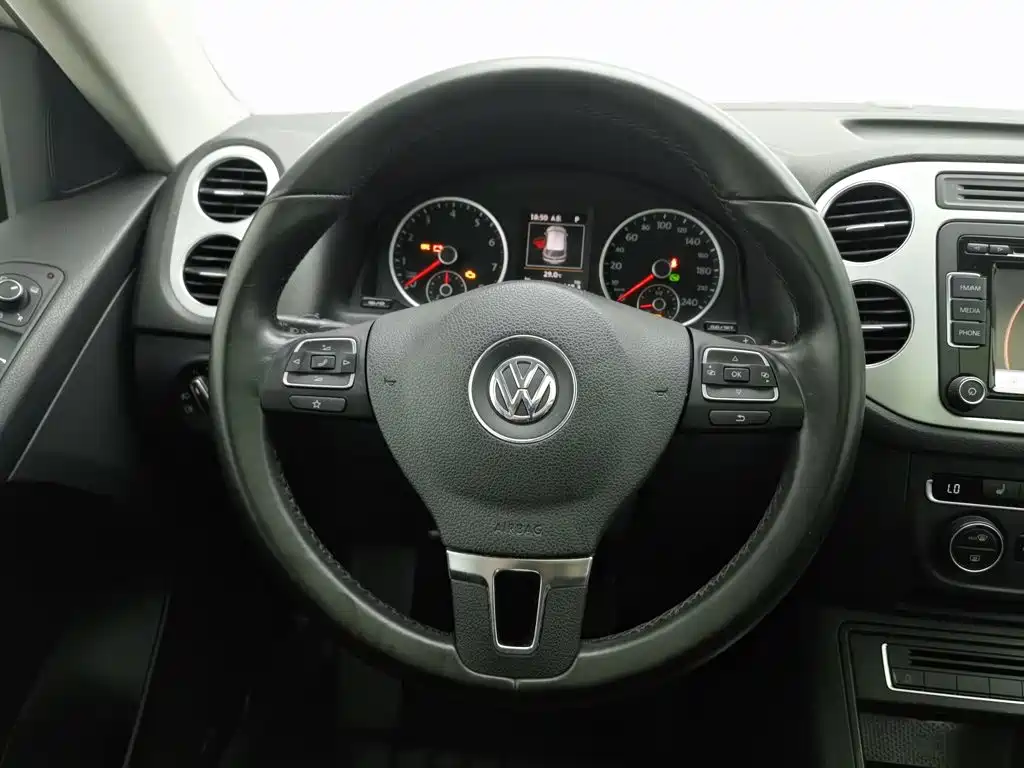 Volkswagen Tiguan 2016 — фото 11