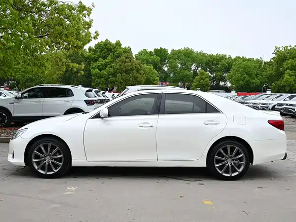 Toyota Reiz 2013