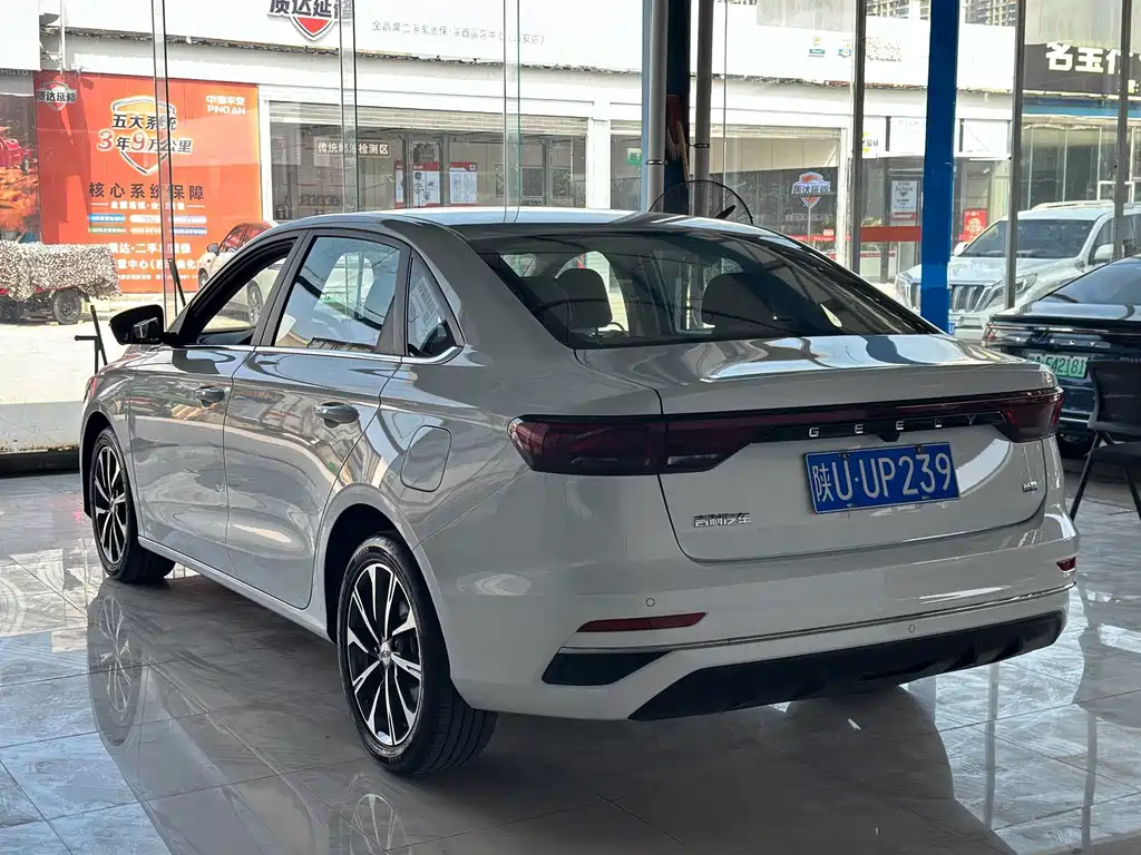 Geely Emgrand 2025 — фото 14