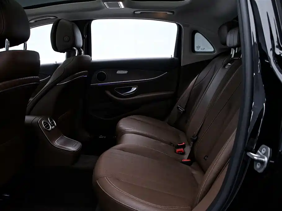 Mercedes-Benz E-Class 2022 — фото 14